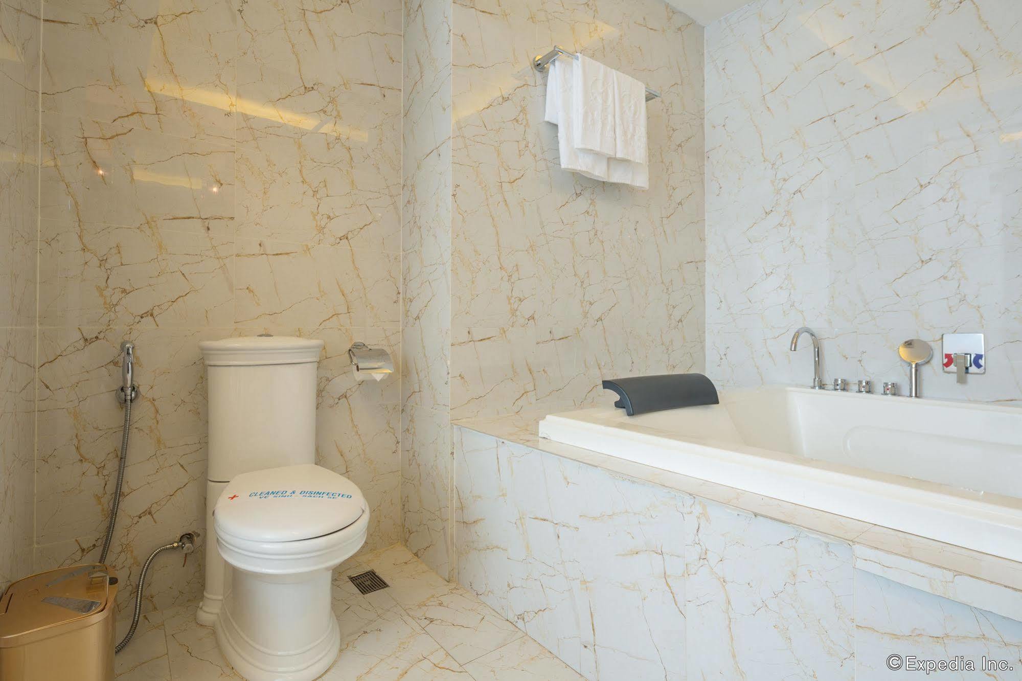 A&Em Hai Ba Trung Hotel Хошимин Экстерьер фото
